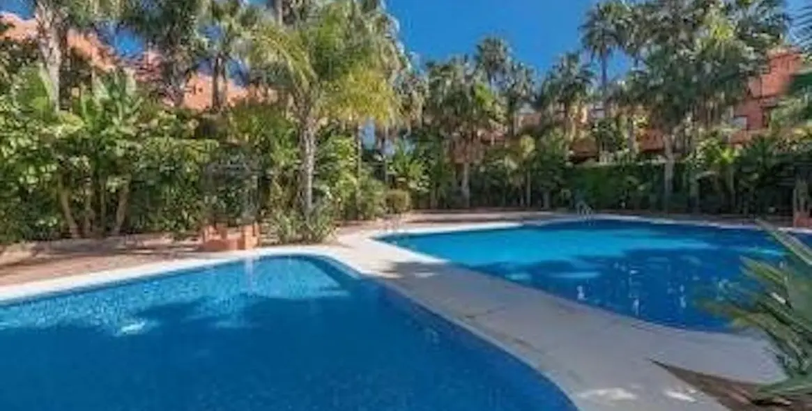 Продажа апартаментов на среднем этаже в The Golden Mile 12