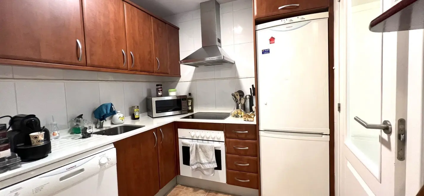 Продажа апартаментов на среднем этаже в The Golden Mile 1