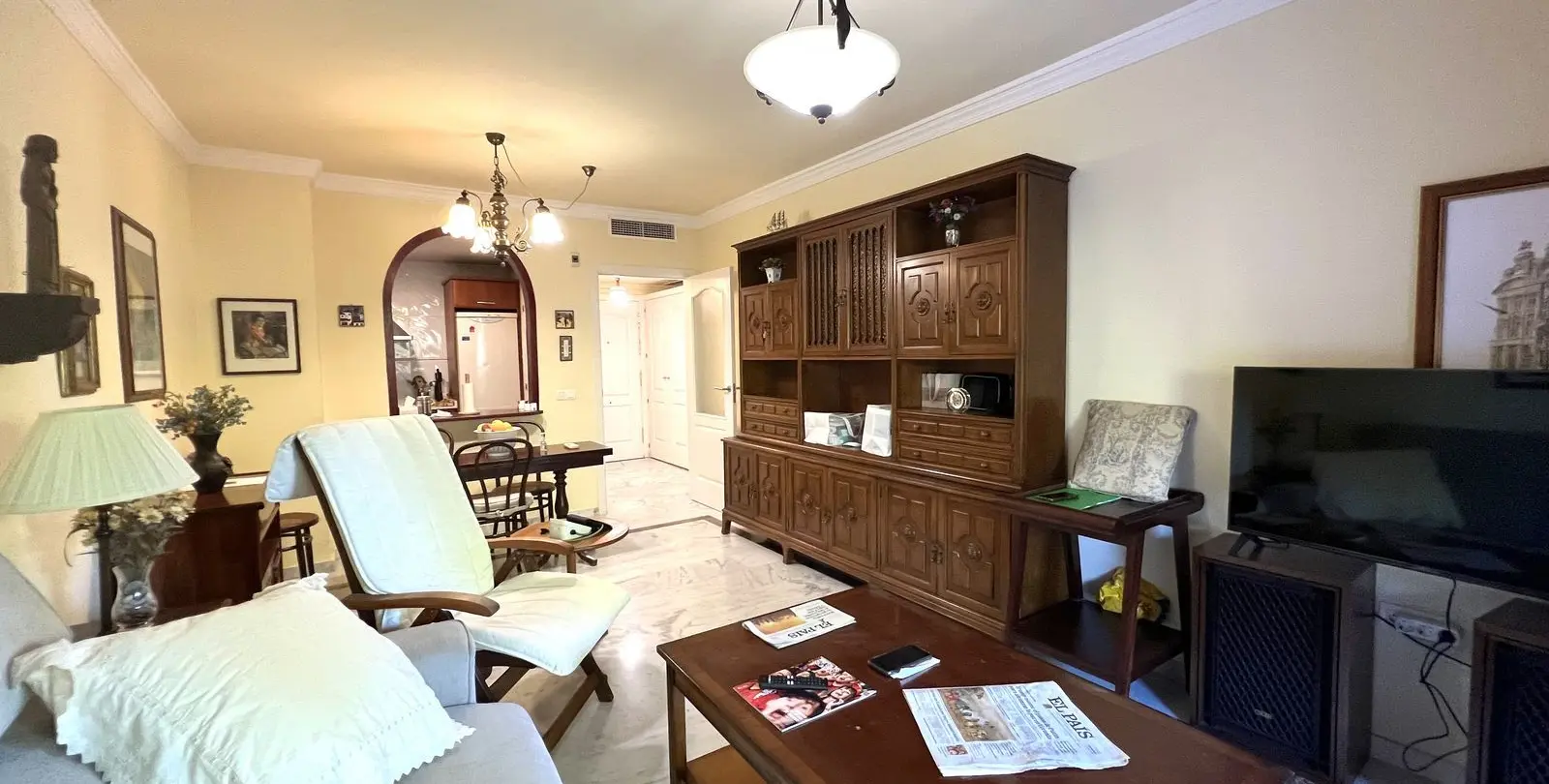 Продажа апартаментов на среднем этаже в The Golden Mile 5