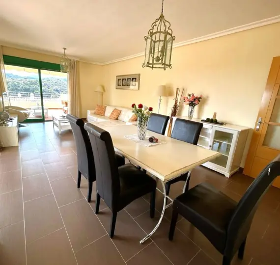 Продажа апартаментов на среднем этаже в Selwo