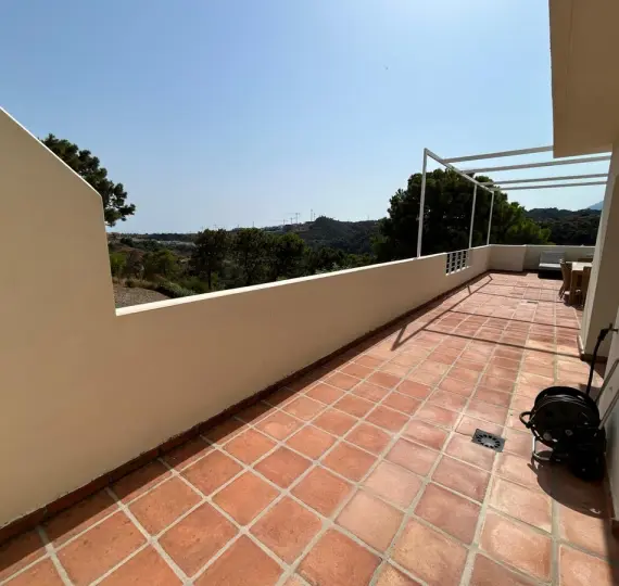 Продажа апартаментов на среднем этаже в Selwo