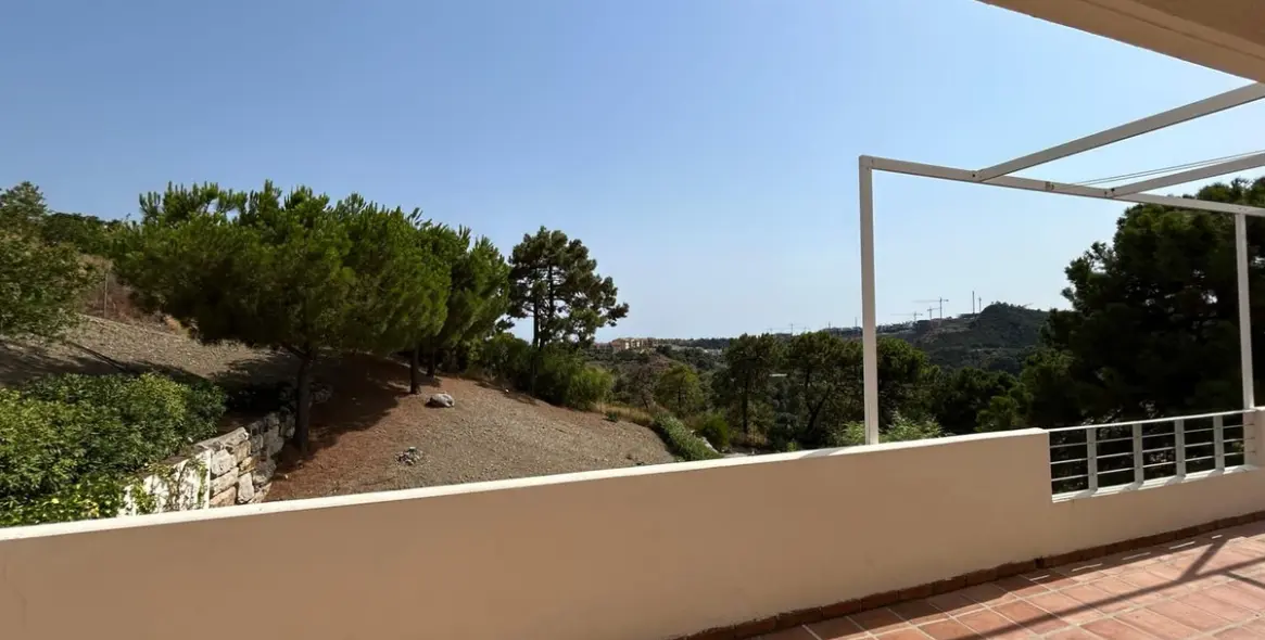 Sale of middle floor apartment in Selwo 27