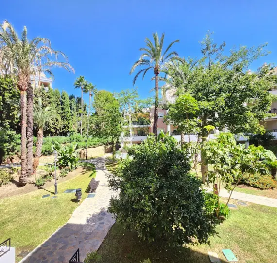 Продажа апартаментов на среднем этаже в Nueva Andalucía