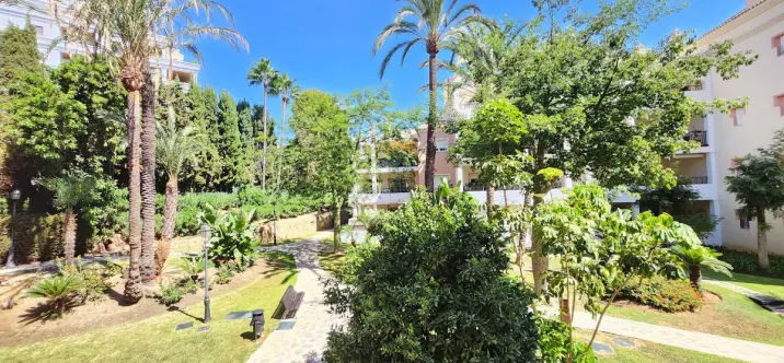 Продажа апартаментов на среднем этаже в Nueva Andalucía 0