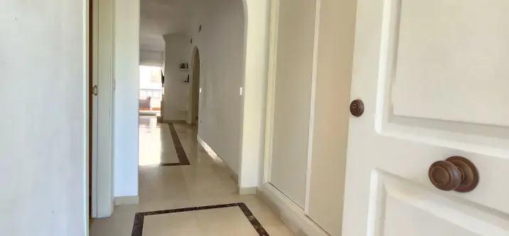 Продажа апартаментов на среднем этаже в Nueva Andalucía 2