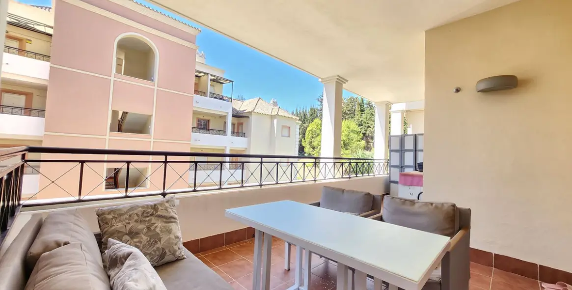 Venta de apartamento en planta media en Nueva Andalucía 23