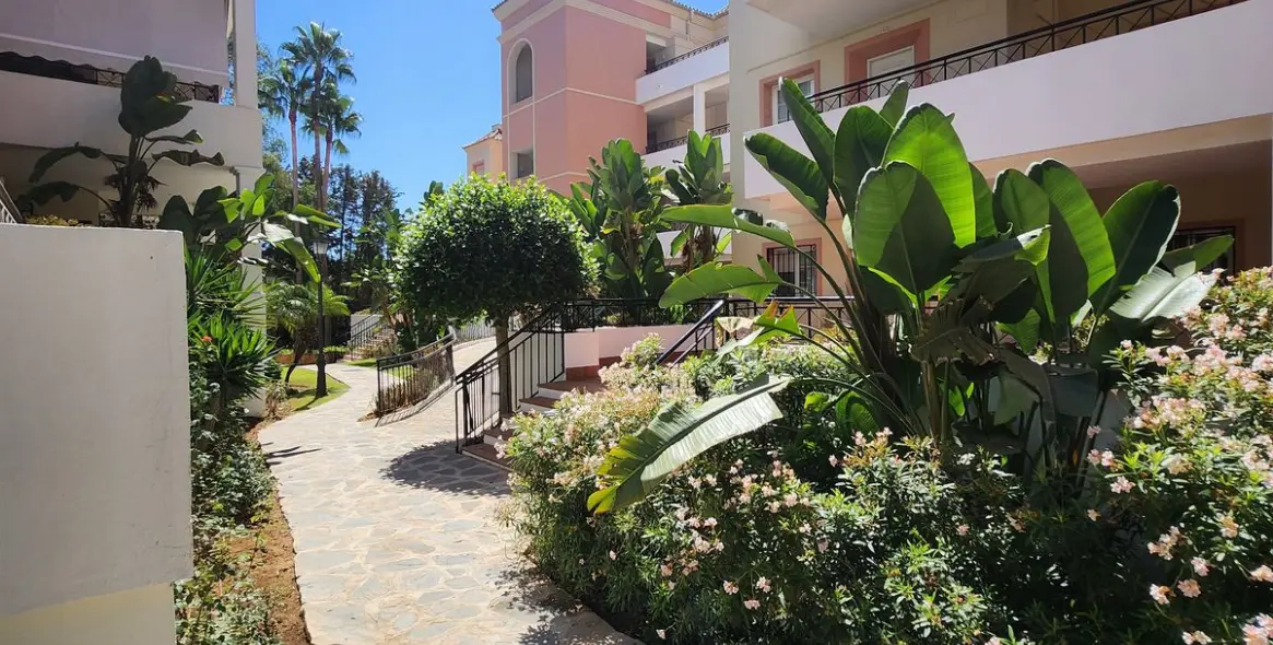 Venta de apartamento en planta media en Nueva Andalucía 29