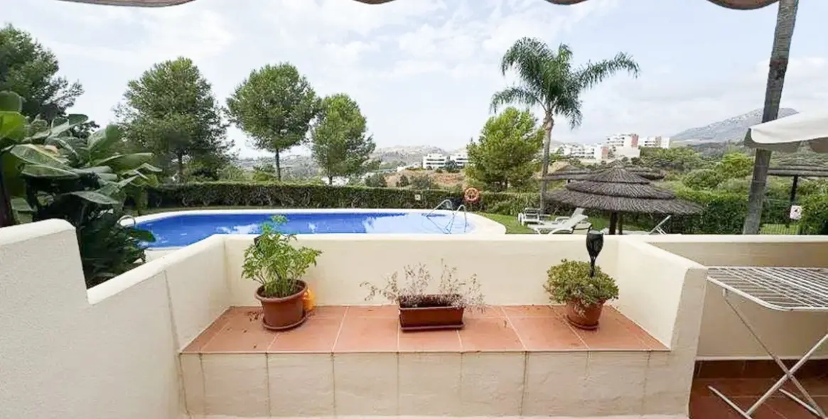 Sale of ground floor apartment in Benahavís 2