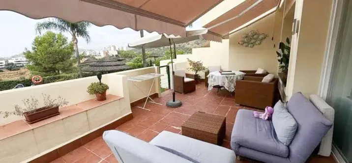 Sale of ground floor apartment in Benahavís 2