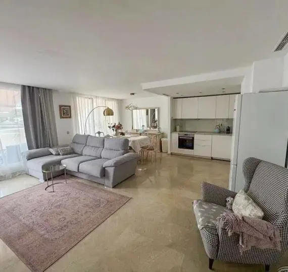 Sale of ground floor apartment in Benahavís