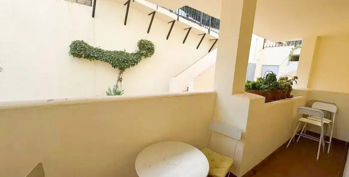 Sale of ground floor apartment in Benahavís 8
