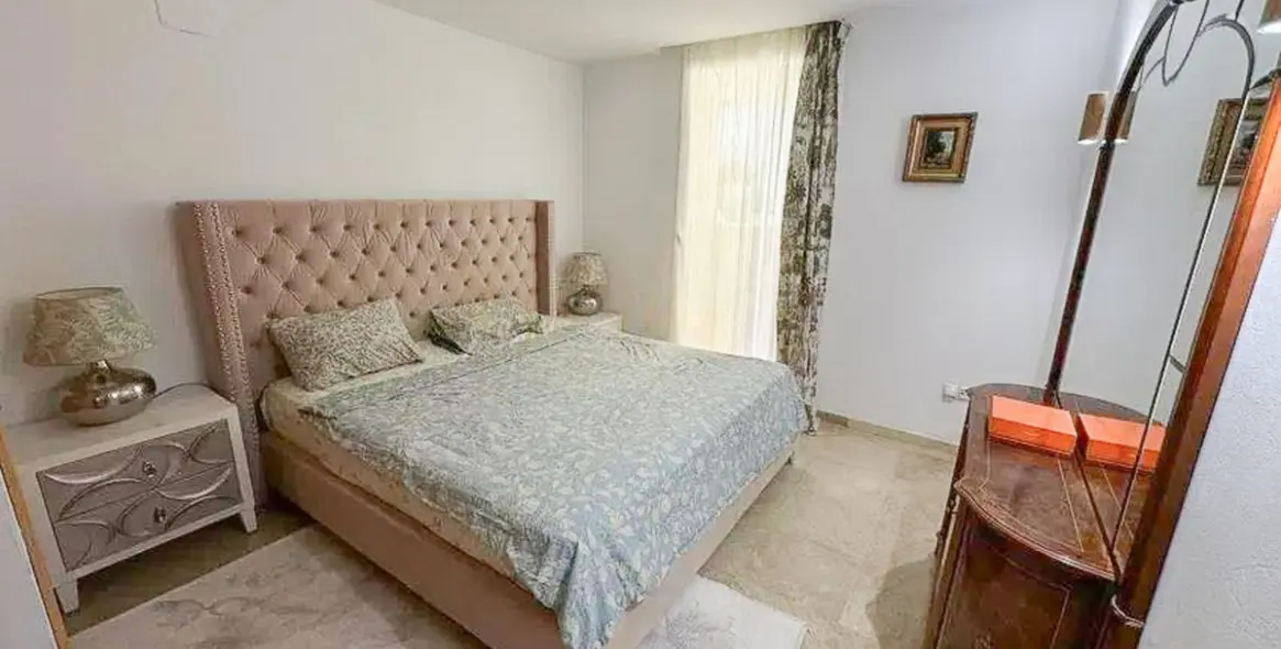 Sale of ground floor apartment in Benahavís 10