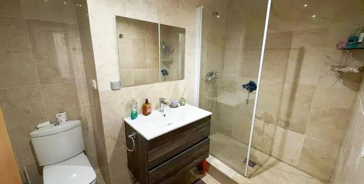 Sale of ground floor apartment in Benahavís 11