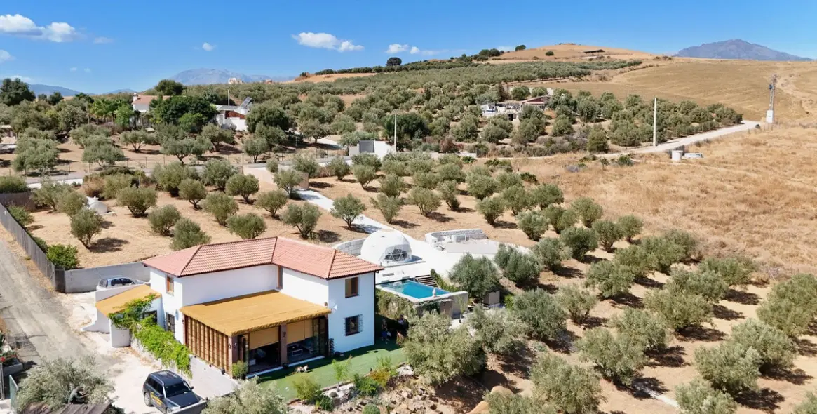 Sale of detached villa in Coín 1