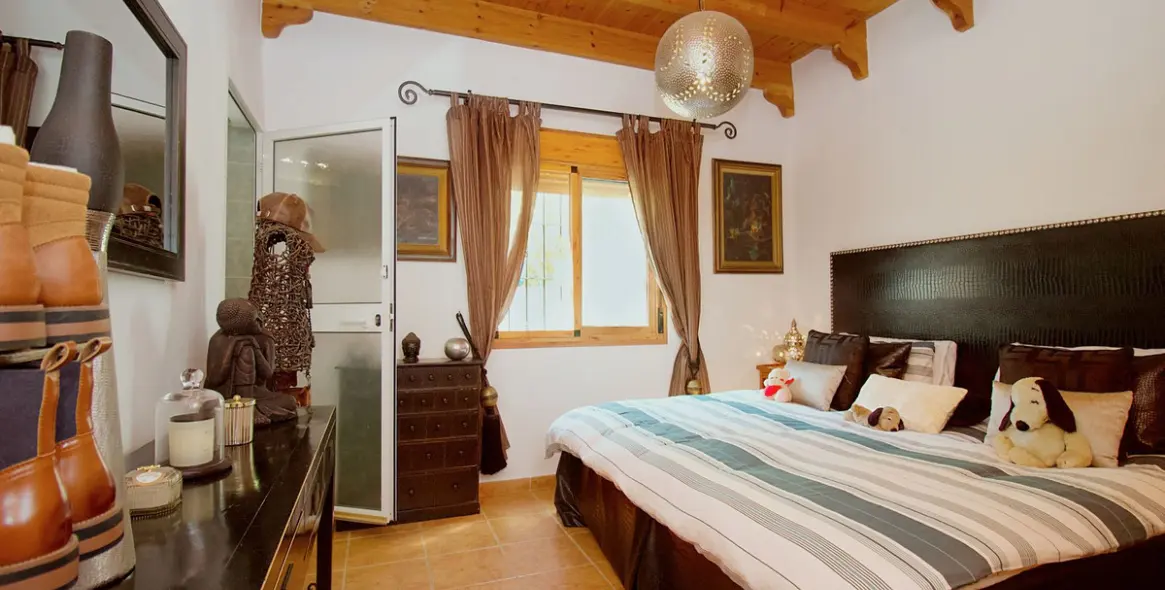 Продажа  отдельно стоящей виллы в Coín 24