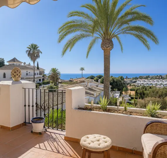 Продажа апартаментов на среднем этаже в La Duquesa