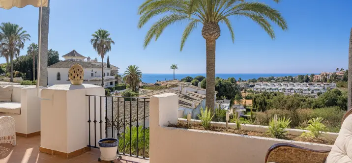 Продажа апартаментов на среднем этаже в La Duquesa 1