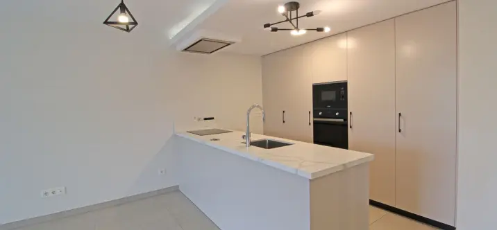 Sale of middle floor apartment in San Pedro de Alcántara 2