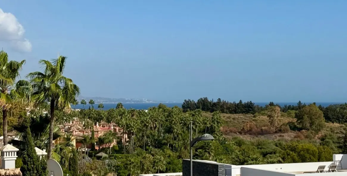 Продажа апартаментов на среднем этаже в Nueva Andalucía 2