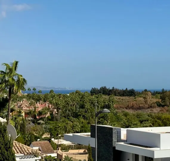 Продажа апартаментов на среднем этаже в Nueva Andalucía