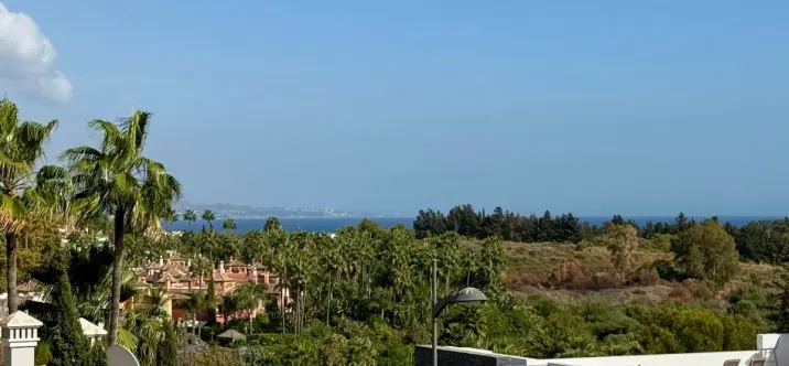 Продажа апартаментов на среднем этаже в Nueva Andalucía 1