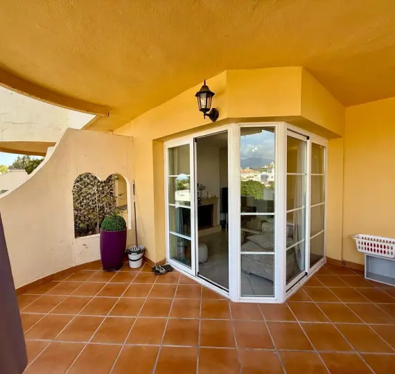 Продажа апартаментов на среднем этаже в Nueva Andalucía