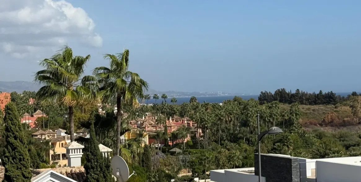 Продажа апартаментов на среднем этаже в Nueva Andalucía 4