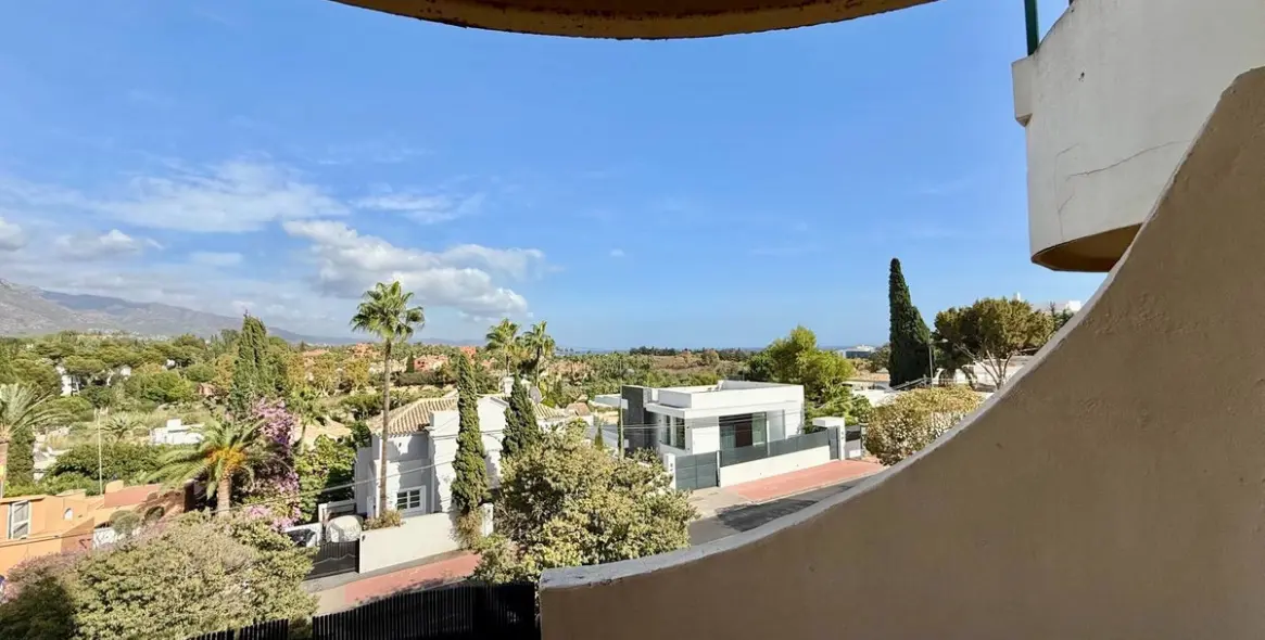 Продажа апартаментов на среднем этаже в Nueva Andalucía 5