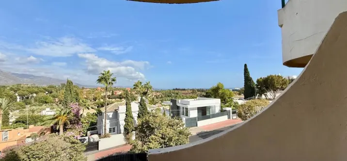 Продажа апартаментов на среднем этаже в Nueva Andalucía 4