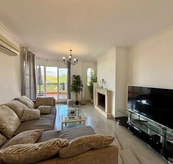 Продажа апартаментов на среднем этаже в Nueva Andalucía