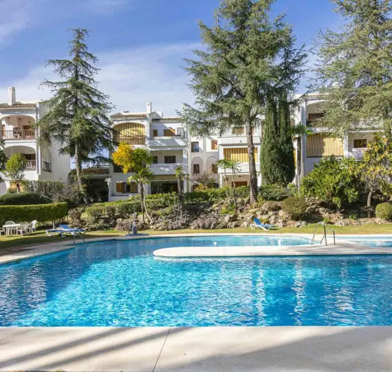 Sale of penthouse in Nueva Andalucía
