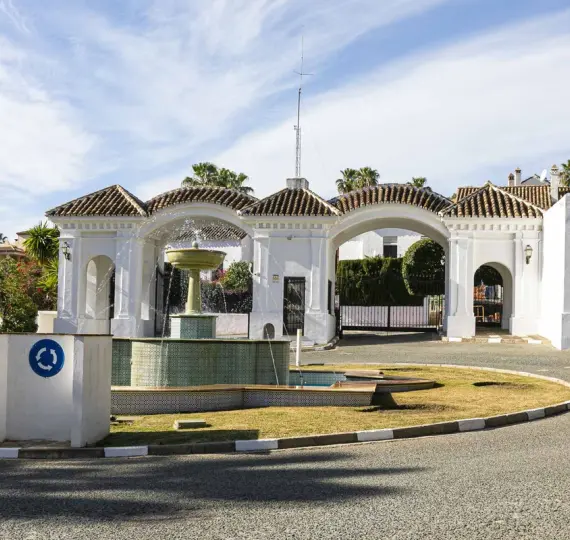 Sale of penthouse in Nueva Andalucía