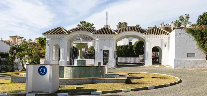 Sale of penthouse in Nueva Andalucía 2