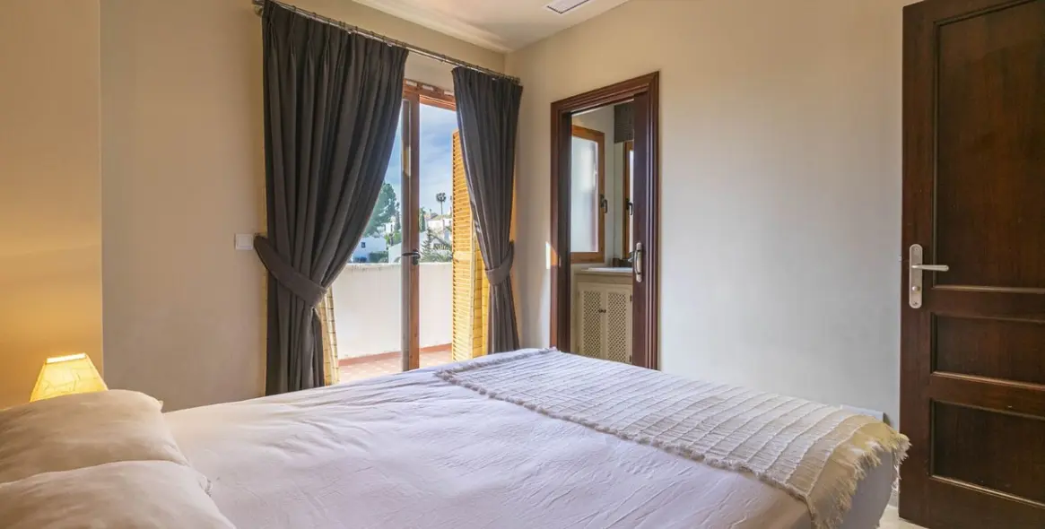 Sale of penthouse in Nueva Andalucía 18