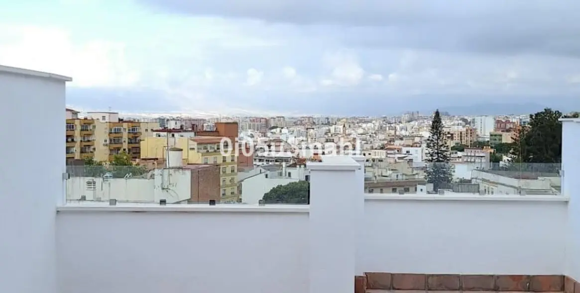Продажа двухуровневых апартаментов в Málaga 9