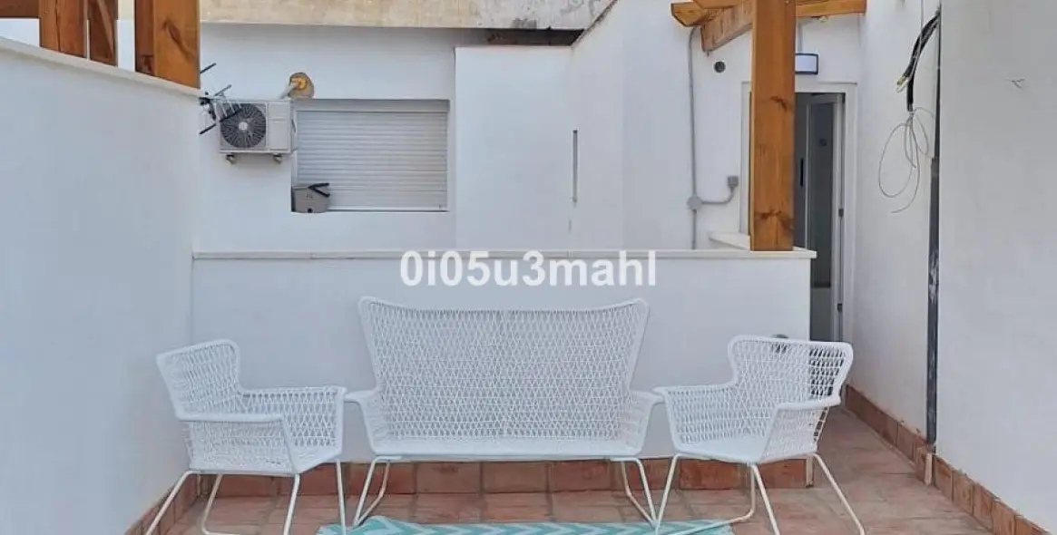 Продажа двухуровневых апартаментов в Málaga 10