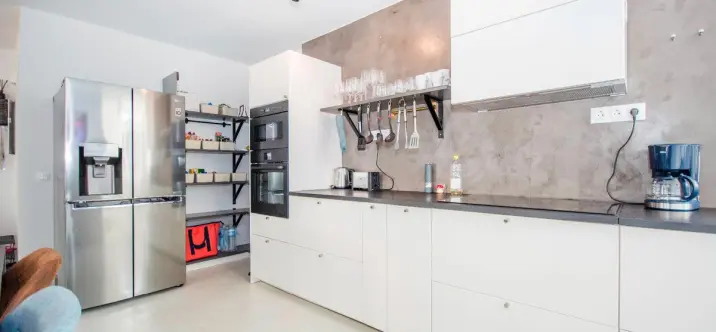 Sale of middle floor apartment in Elviria 1