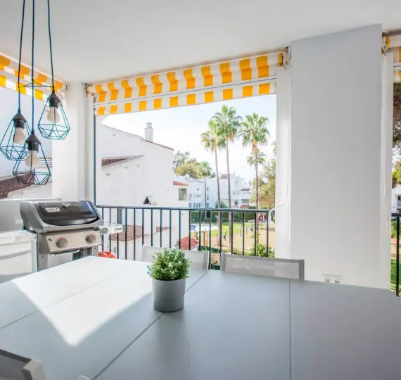 Sale of middle floor apartment in Elviria