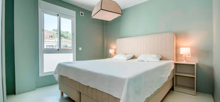 Sale of middle floor apartment in Elviria 3