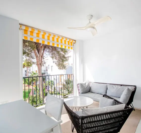 Sale of middle floor apartment in Elviria