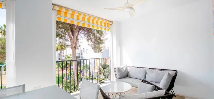 Sale of middle floor apartment in Elviria 4