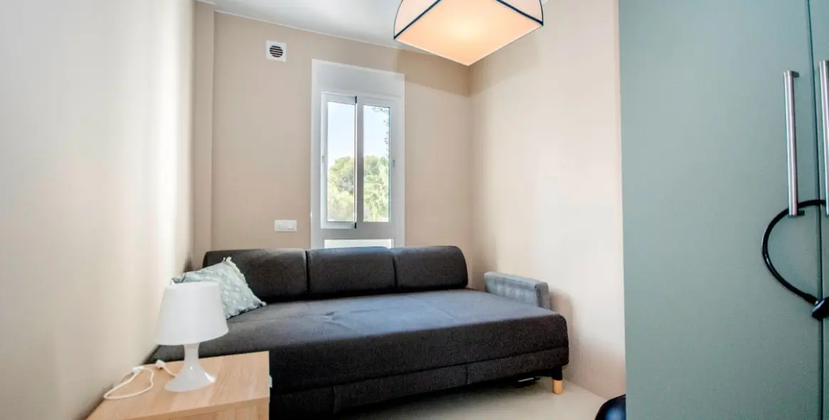 Sale of middle floor apartment in Elviria 11