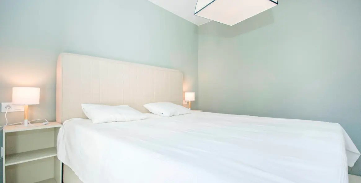 Sale of middle floor apartment in Elviria 12