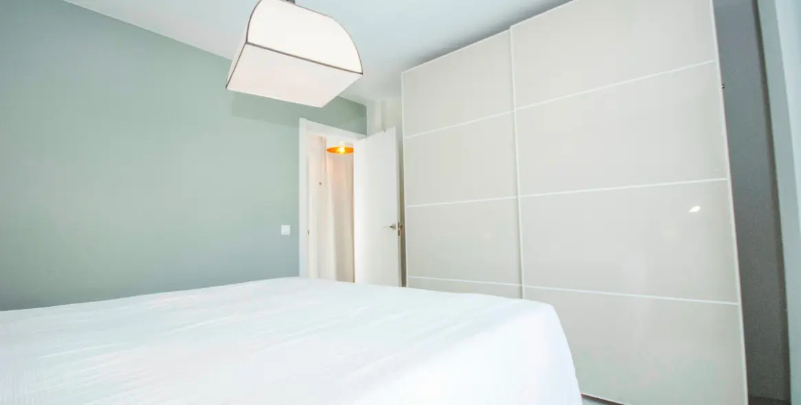 Sale of middle floor apartment in Elviria 13