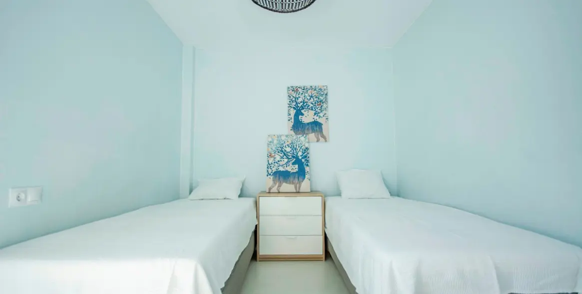 Sale of middle floor apartment in Elviria 14