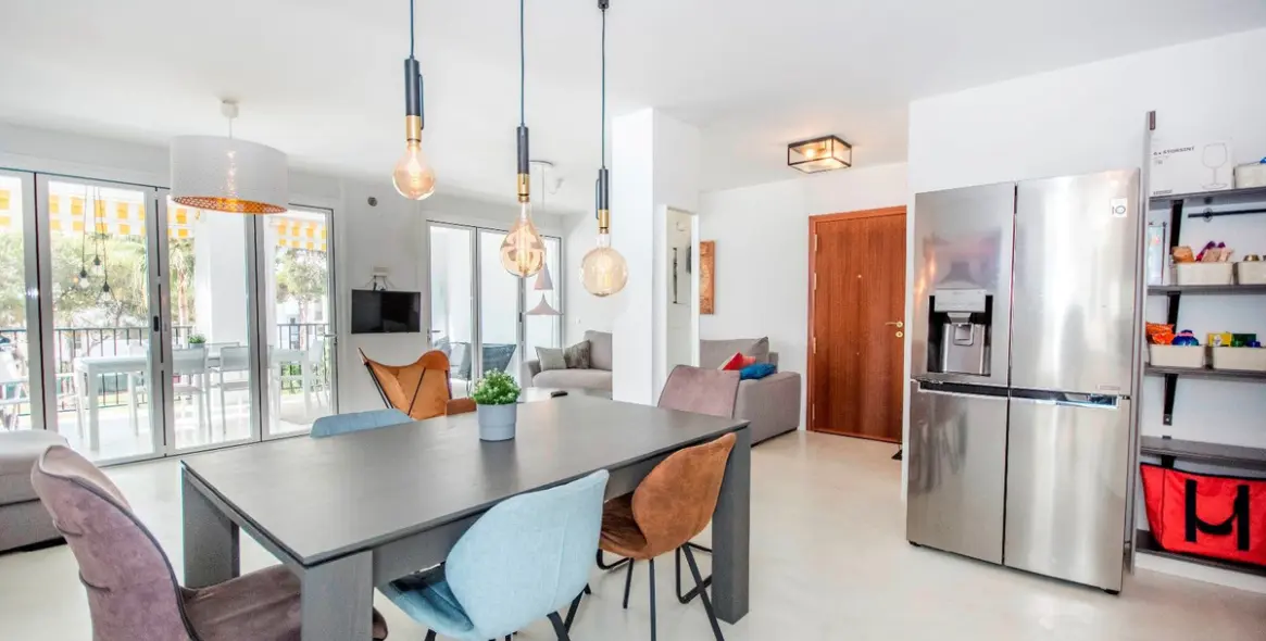 Sale of middle floor apartment in Elviria 16