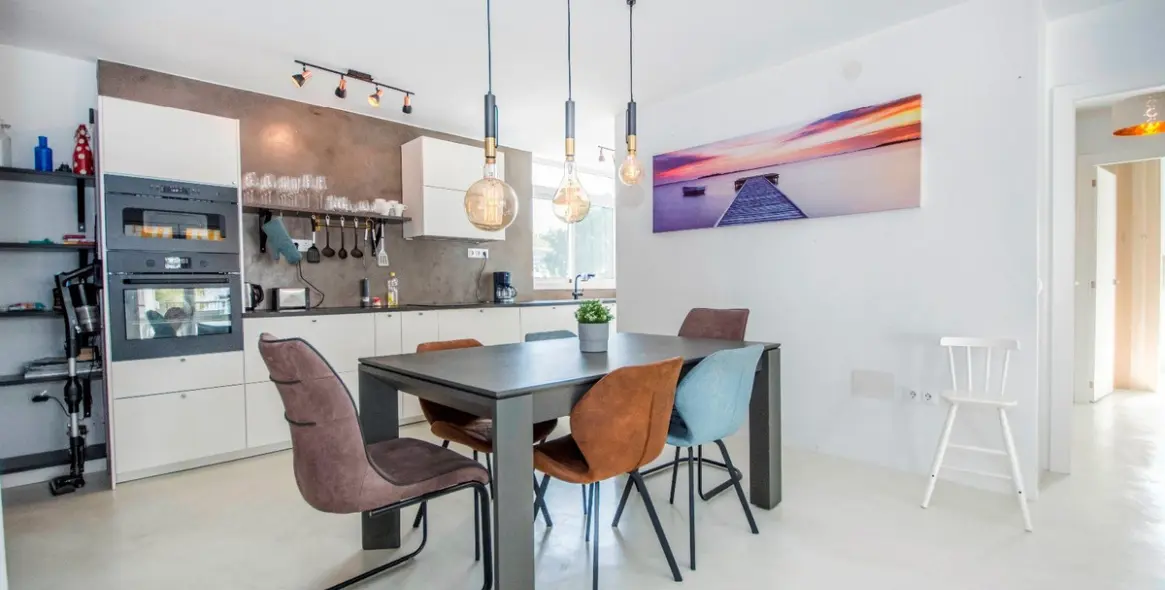 Sale of middle floor apartment in Elviria 17