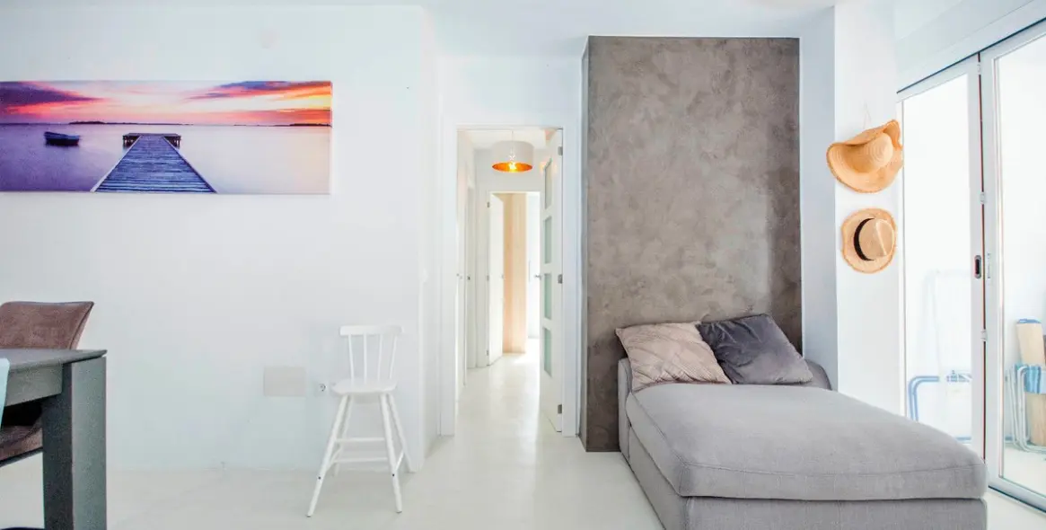 Sale of middle floor apartment in Elviria 19