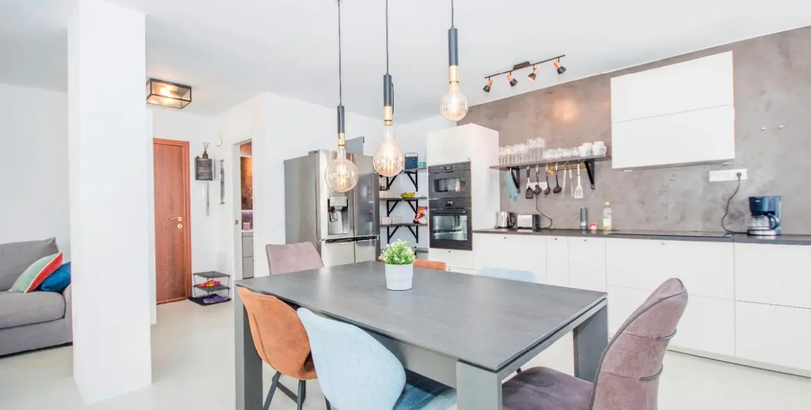 Sale of middle floor apartment in Elviria 20