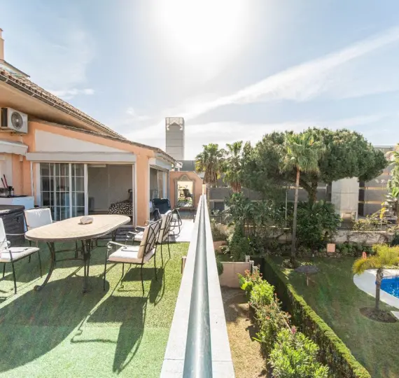 Sale of penthouse in Marbella